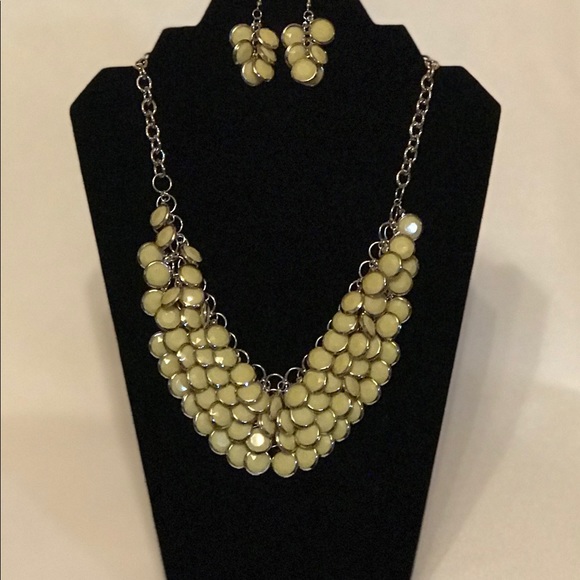 Statement Necklaces and Sets - Picture 3 of 8